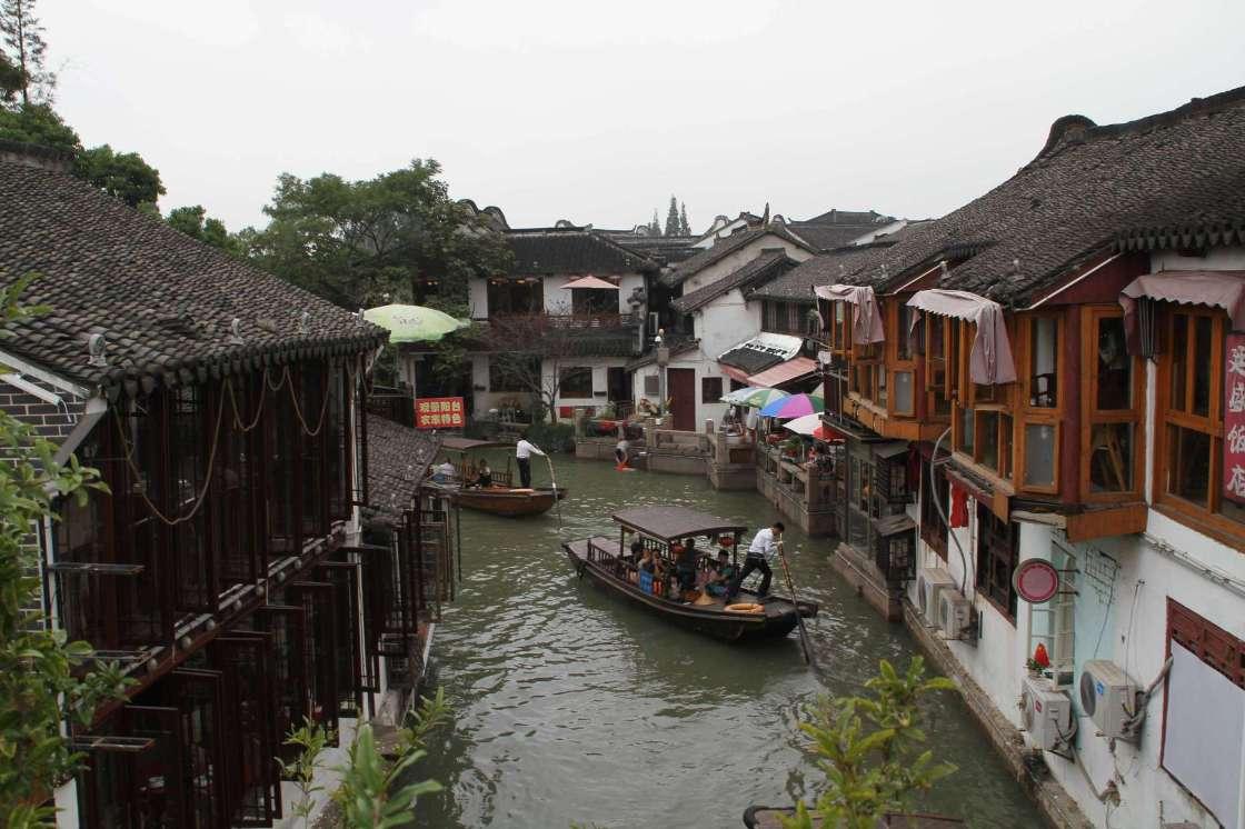 ​首届十大长三角红色文化线路在沪发布，“奋斗移动美术馆”将驶向长三角